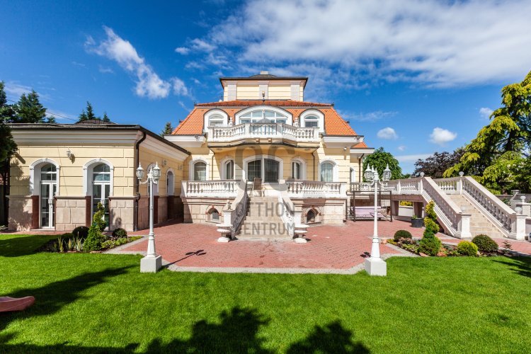 Családi ház · 8 hálószoba · 860 m² · 440.000.000 Ft