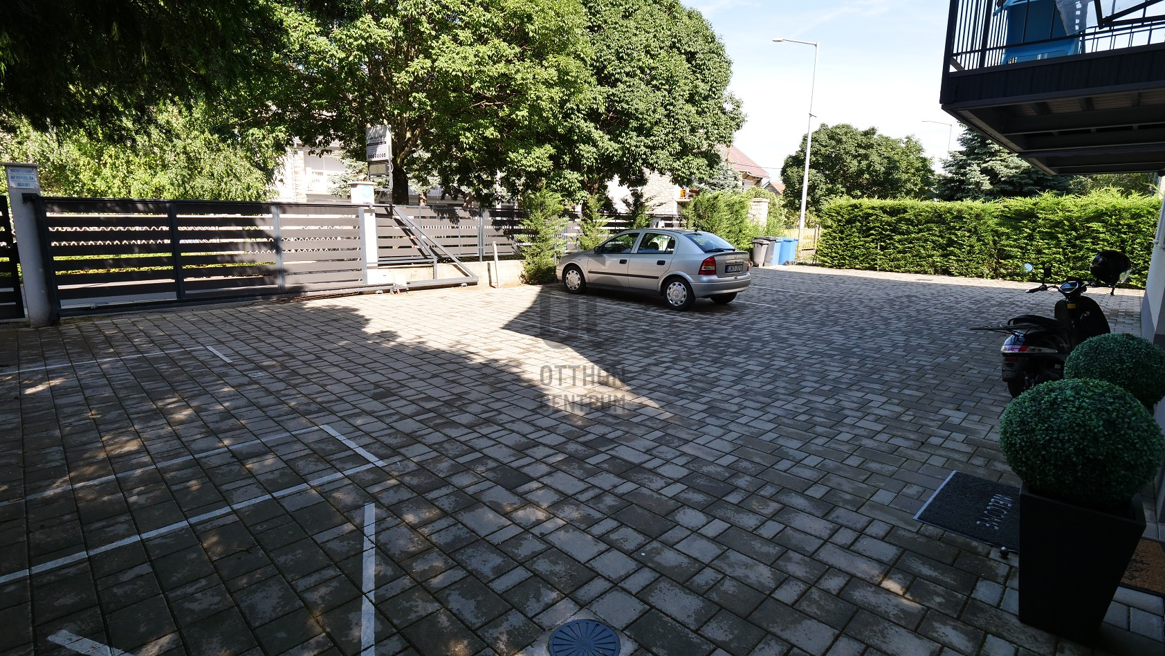Gallery zoom image