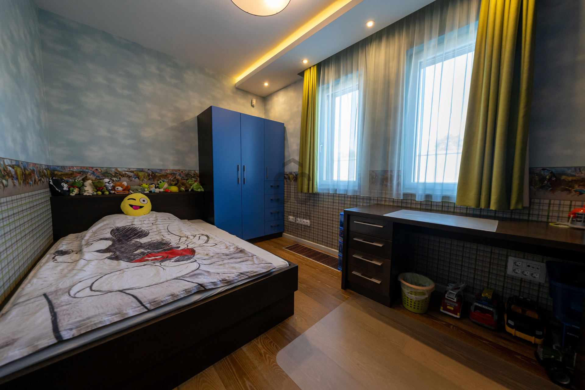 Gallery zoom image