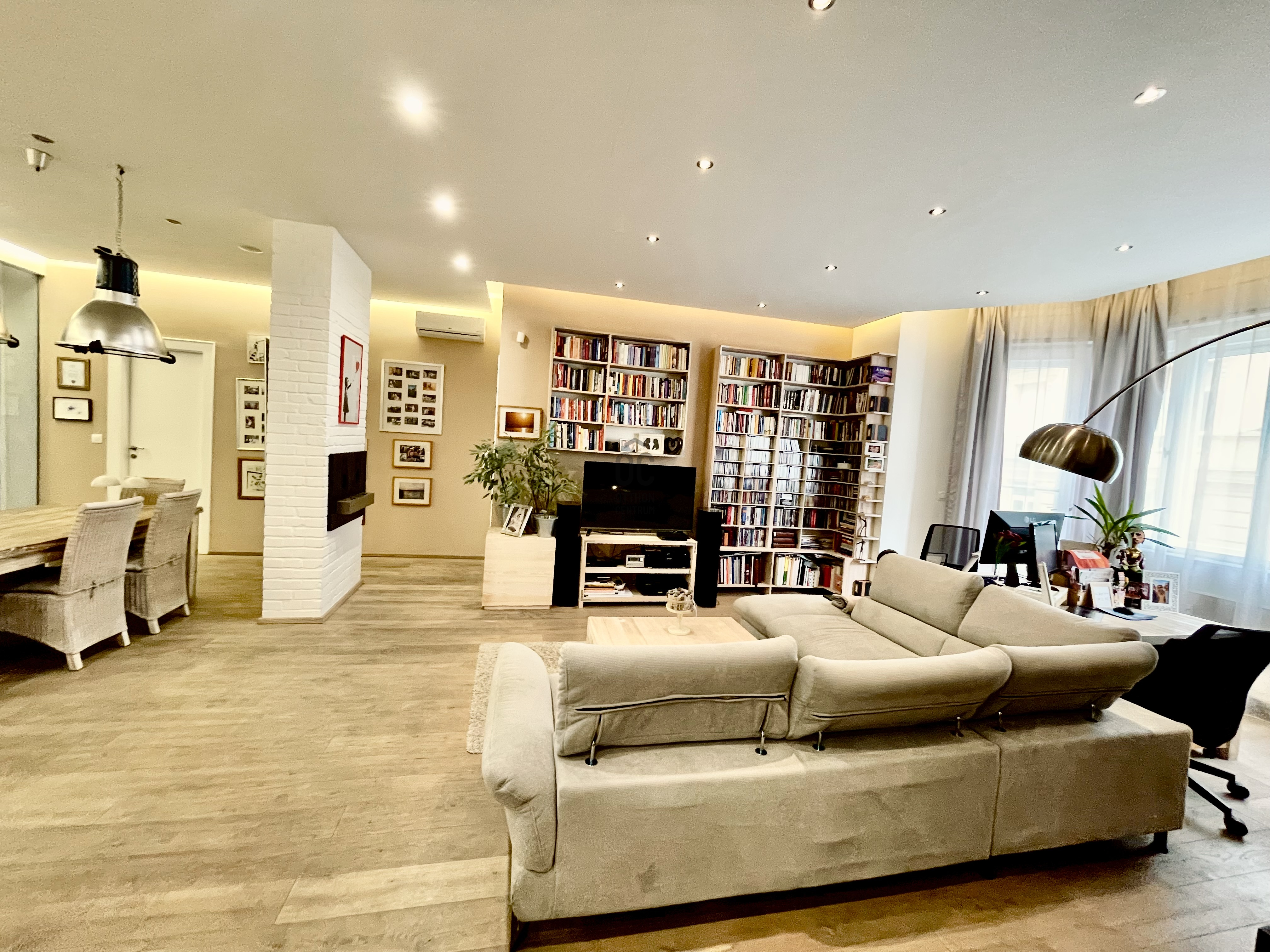 Gallery zoom image
