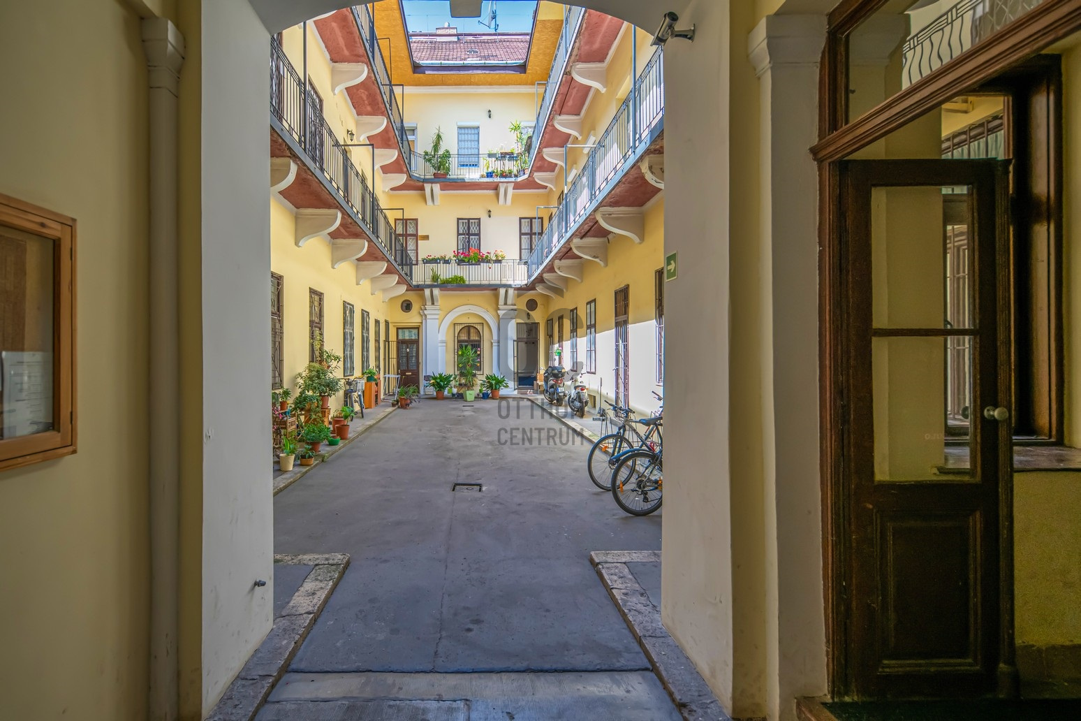Gallery zoom image