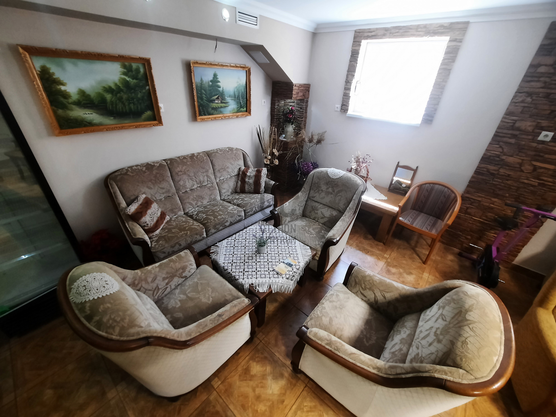 Gallery zoom image