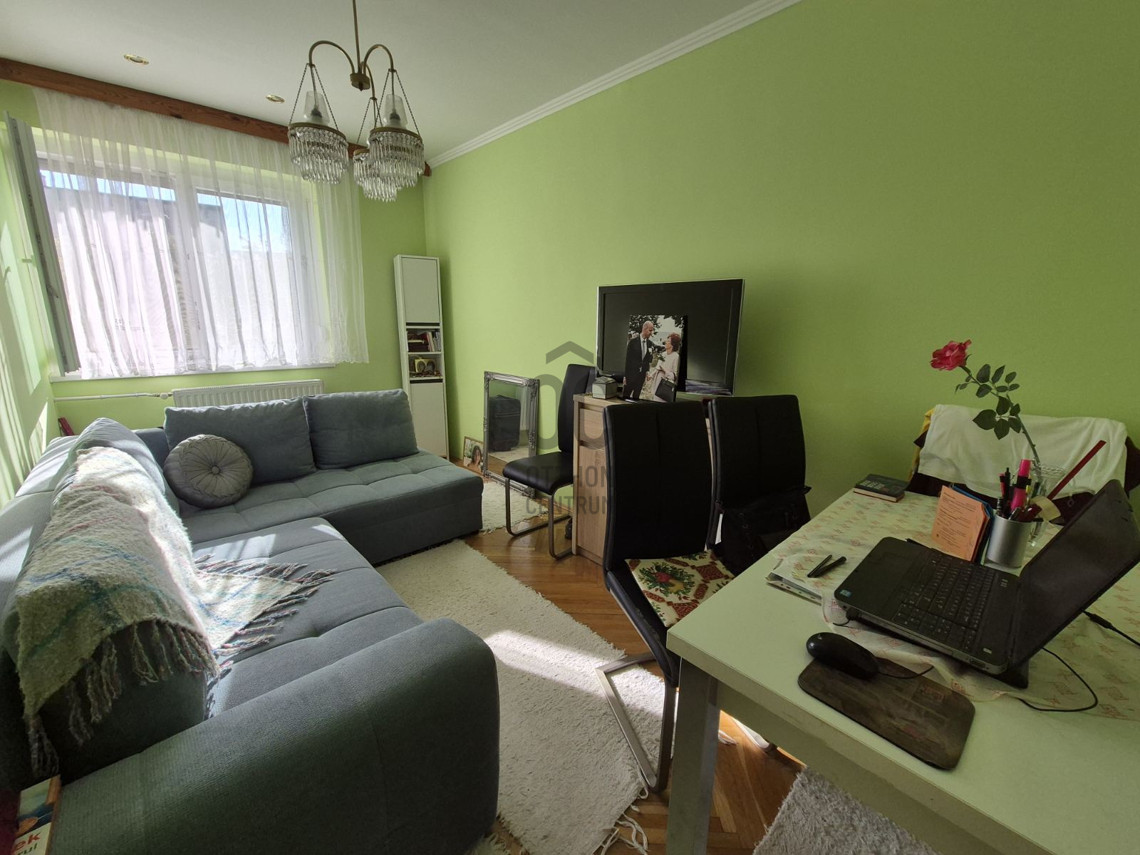 Gallery zoom image