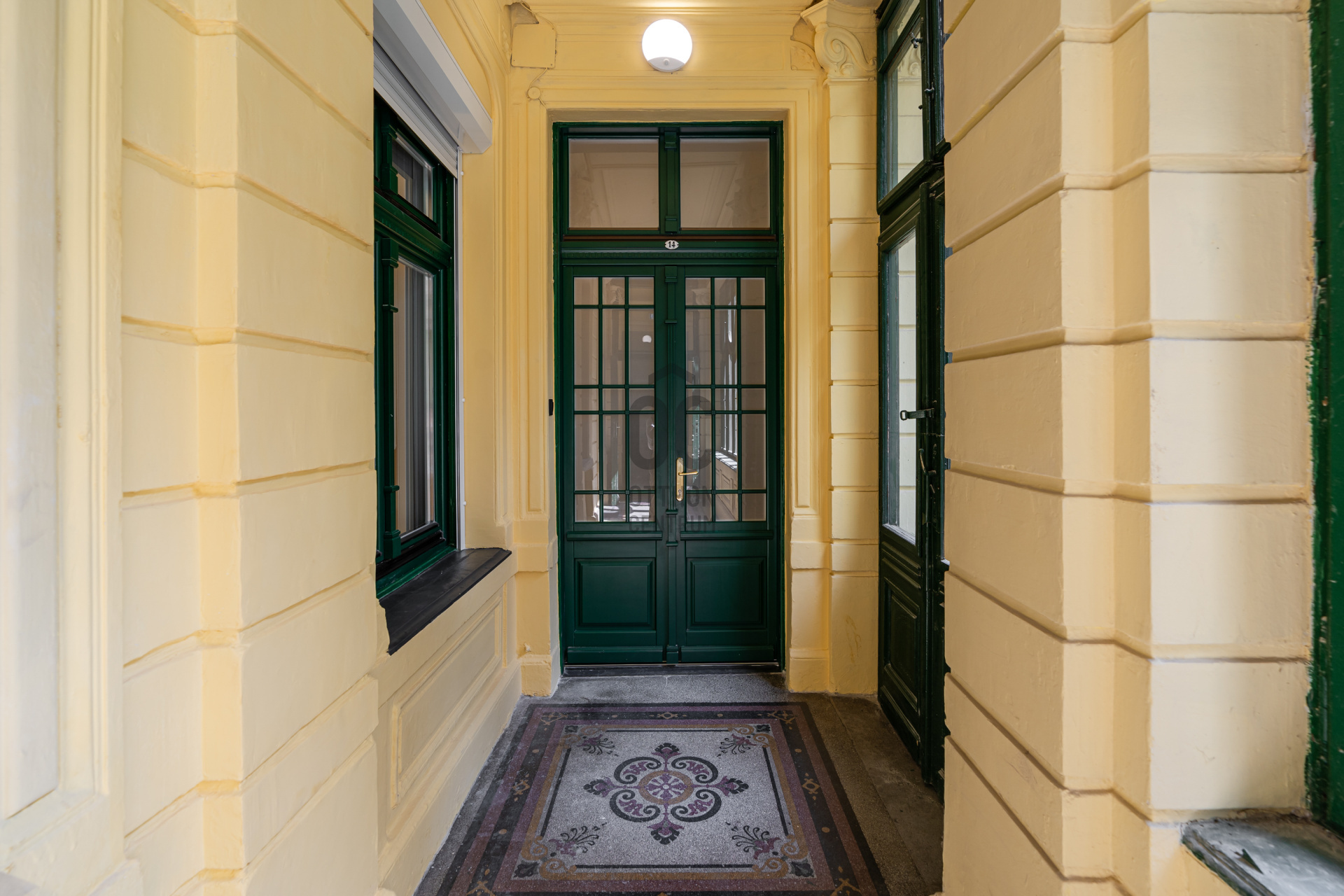 Gallery zoom image