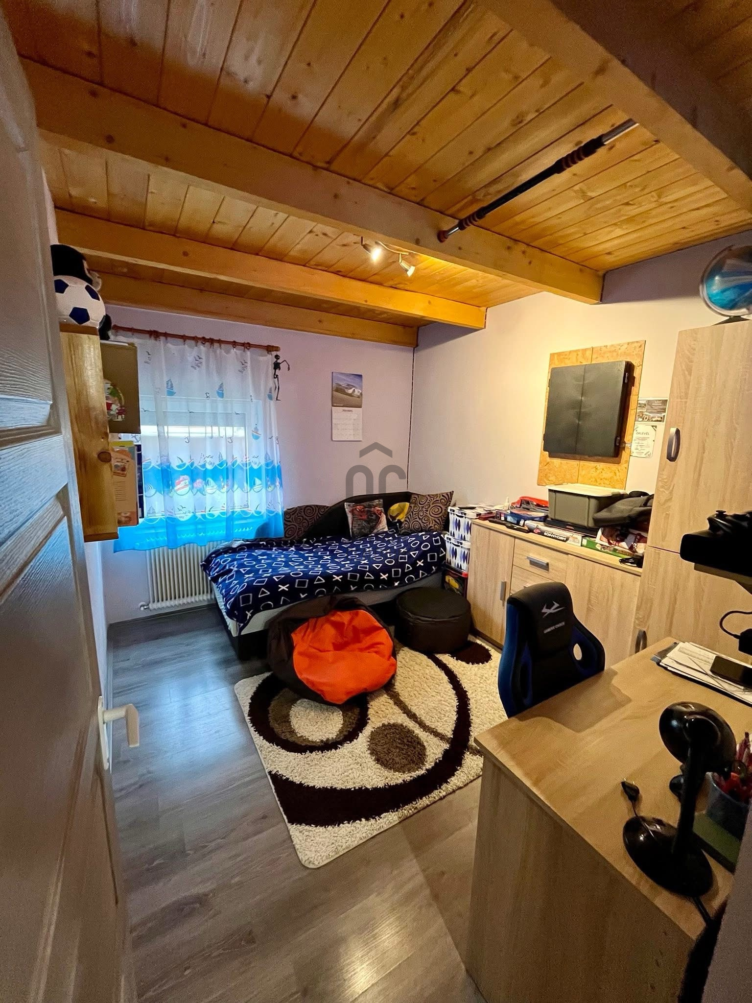 Gallery zoom image