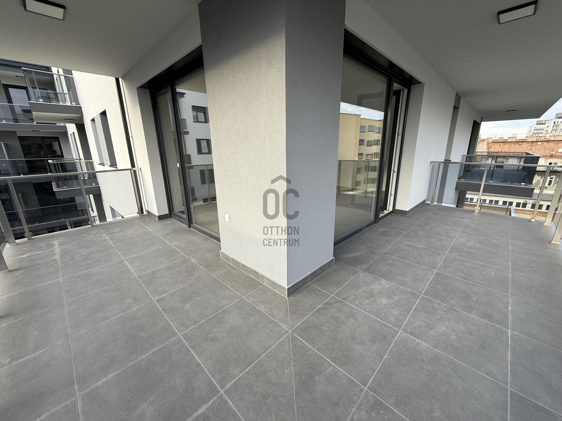 Gallery zoom image