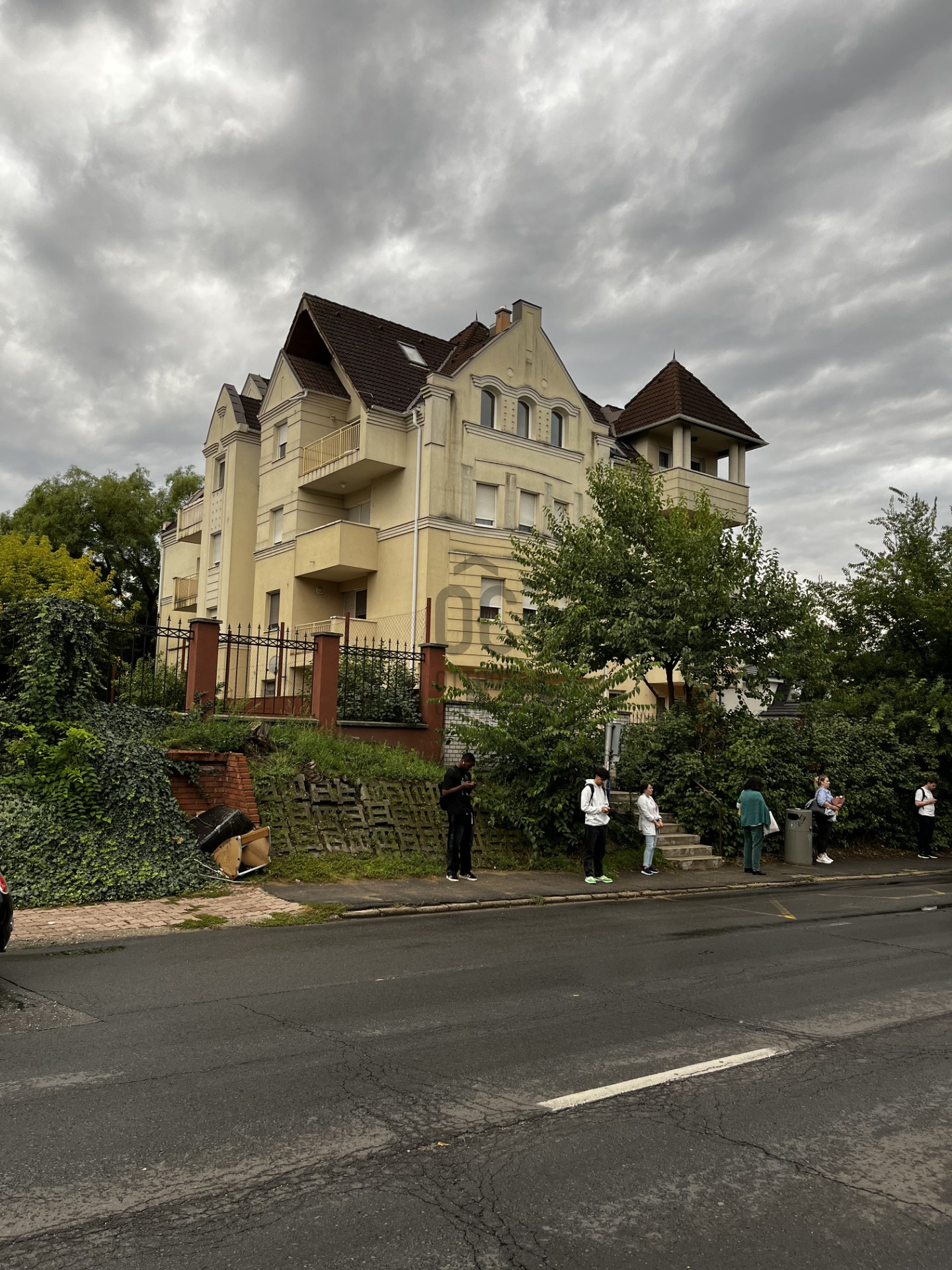 Gallery zoom image