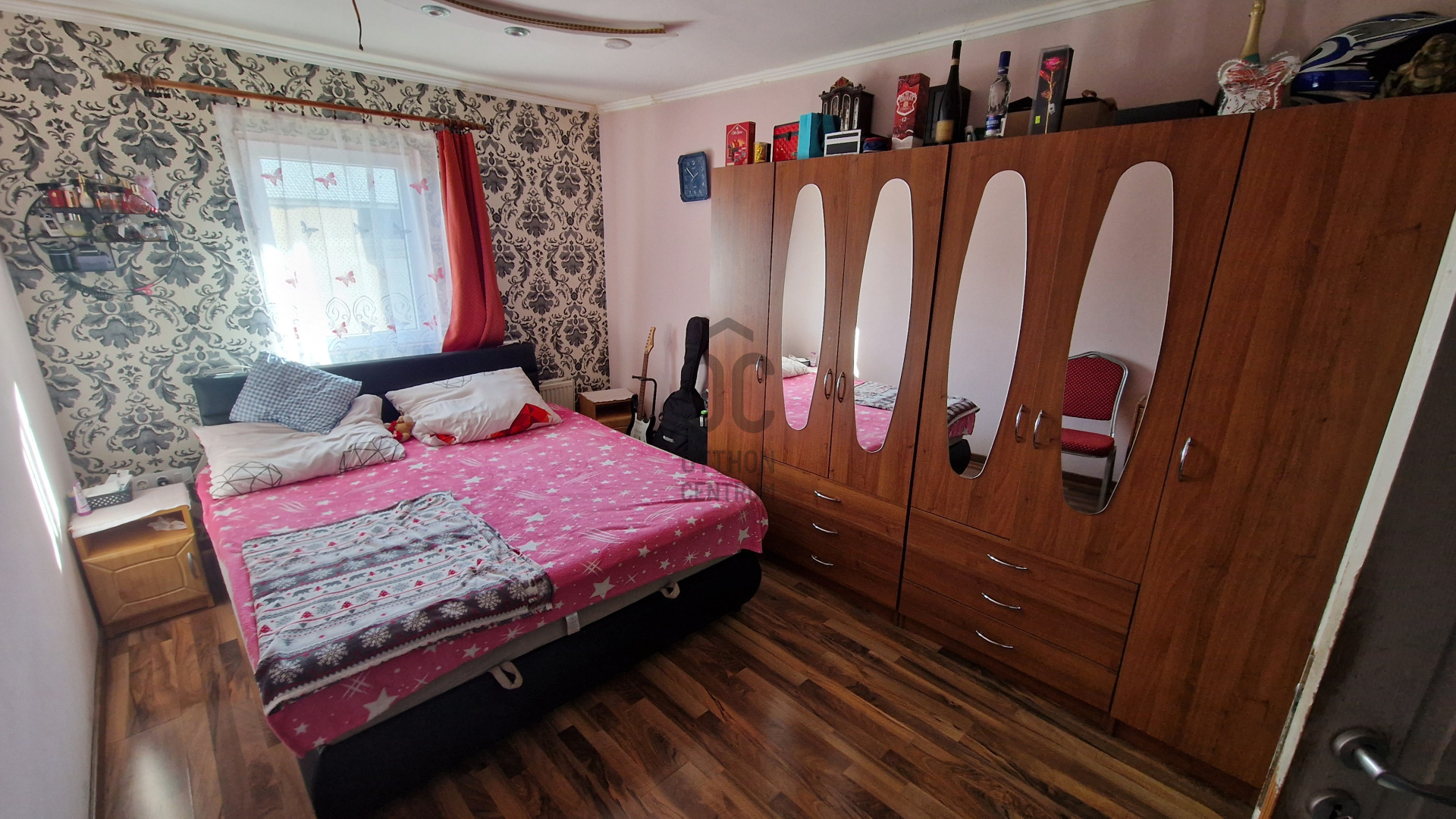 Gallery zoom image