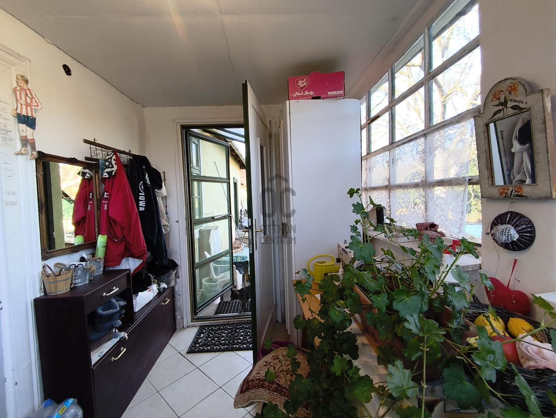 Gallery zoom image