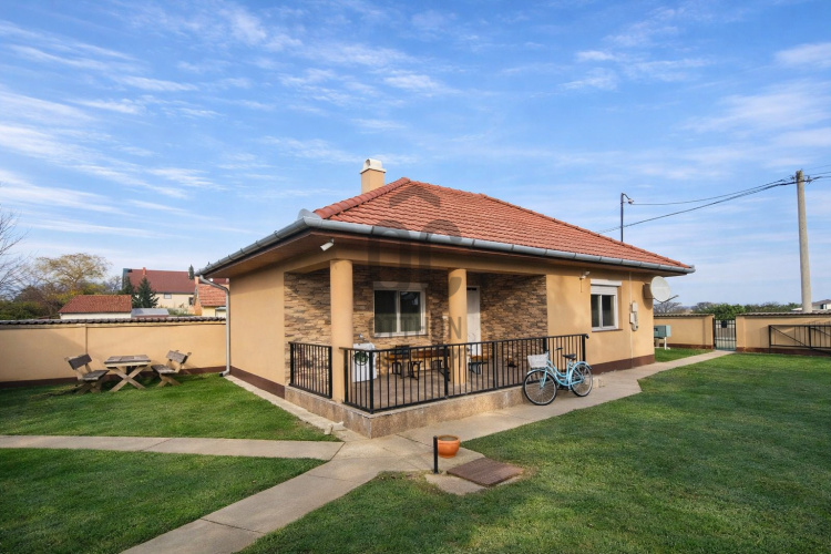 1043m² · Üzlethelyiség · 240.000.000 Ft