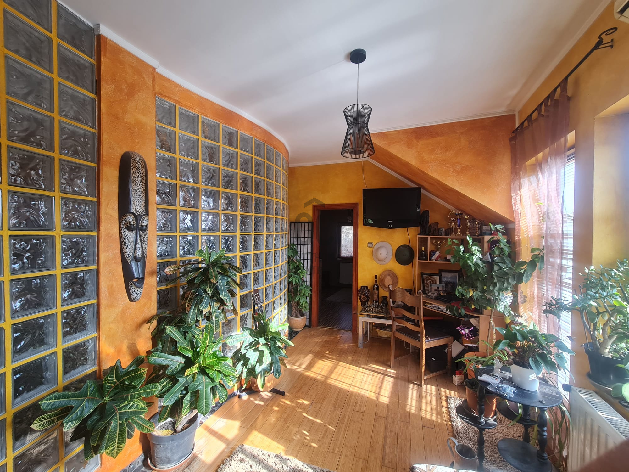 Gallery zoom image