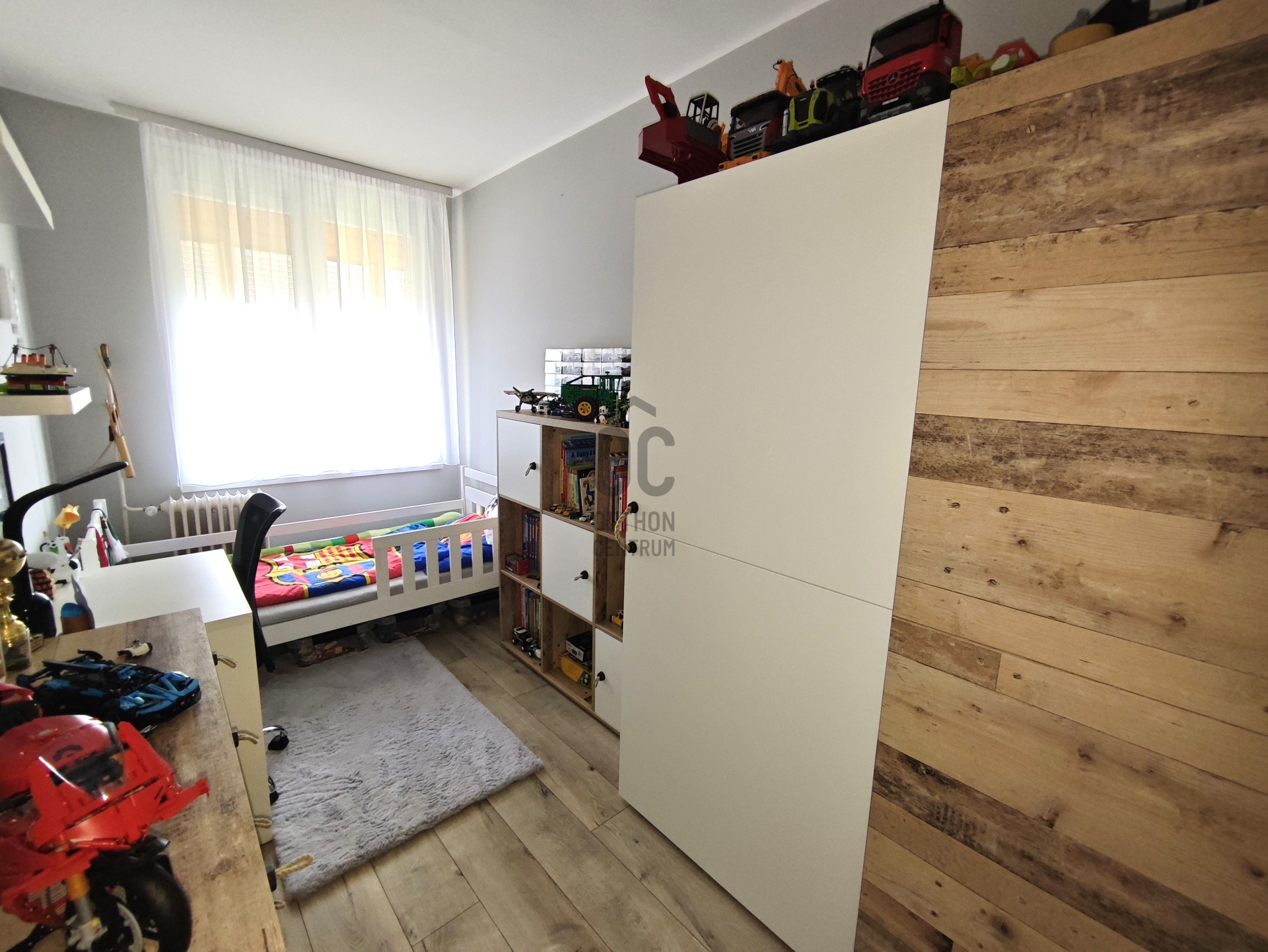 Gallery zoom image