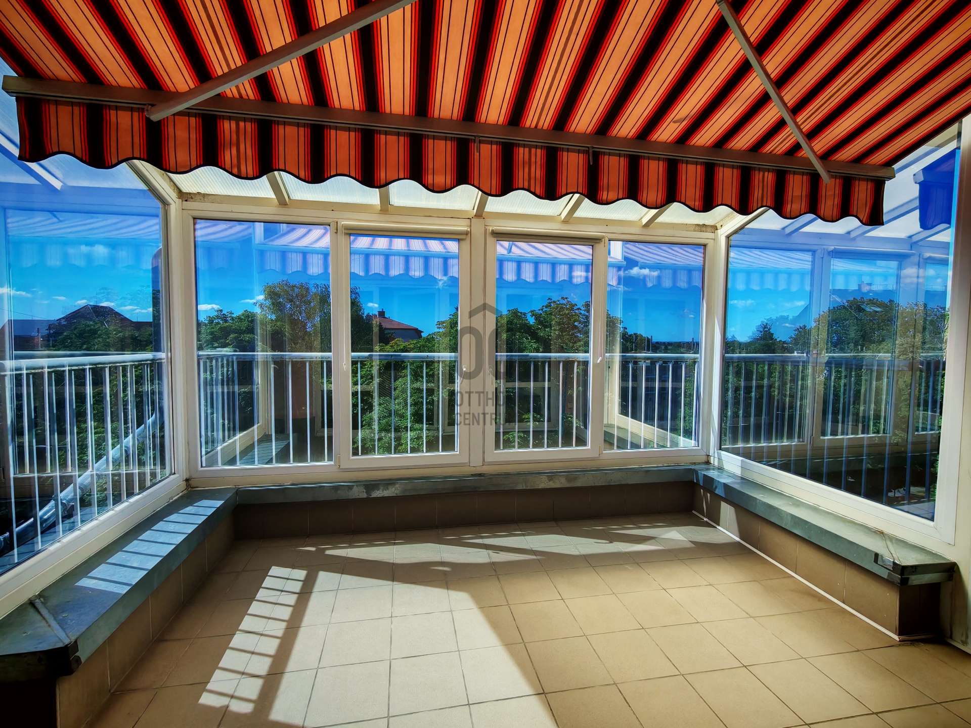 Gallery zoom image