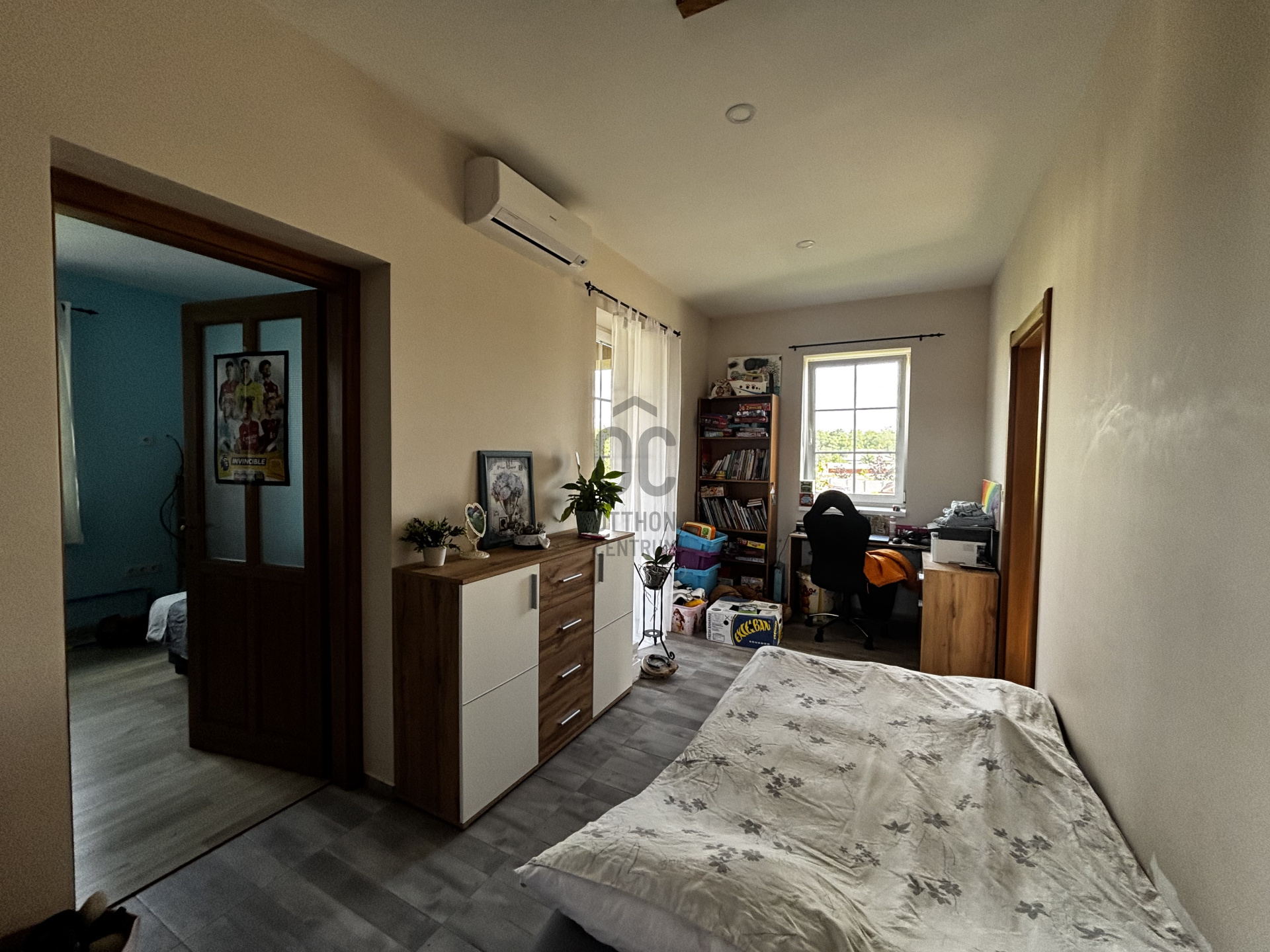 Gallery zoom image