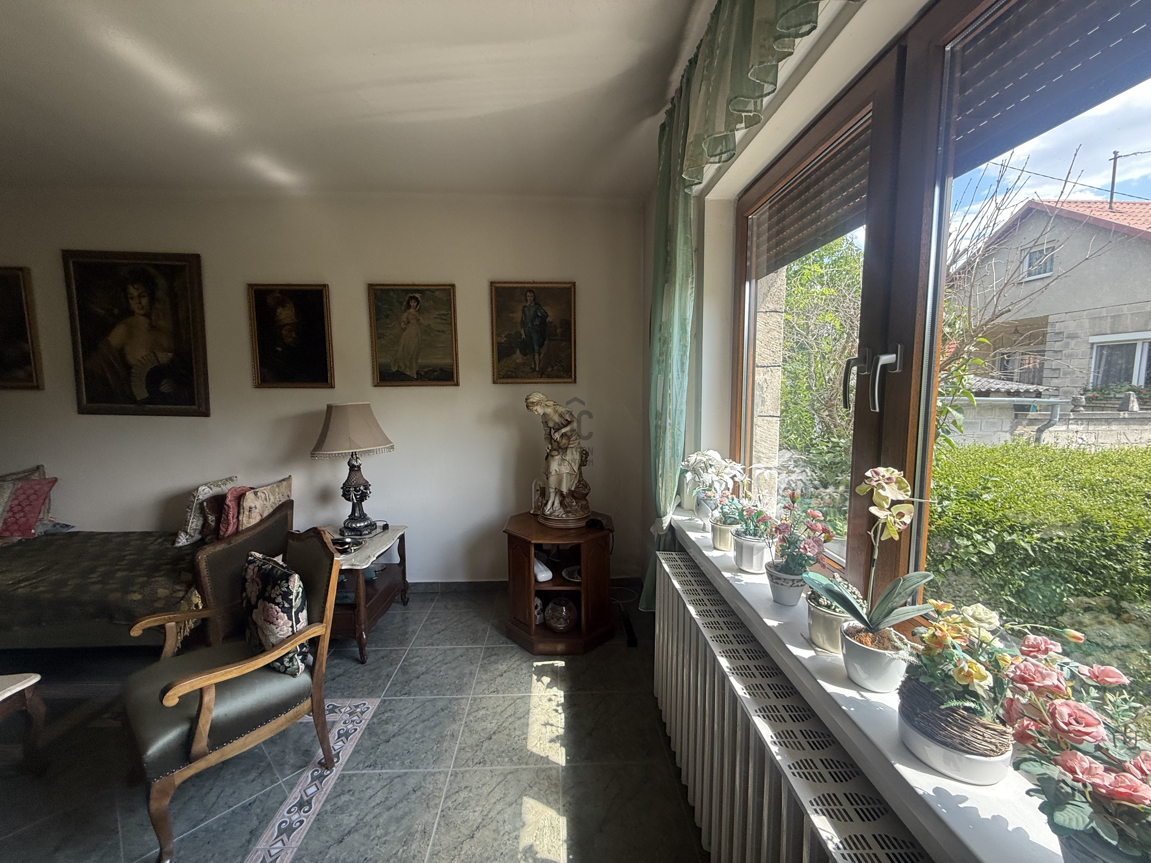 Gallery zoom image