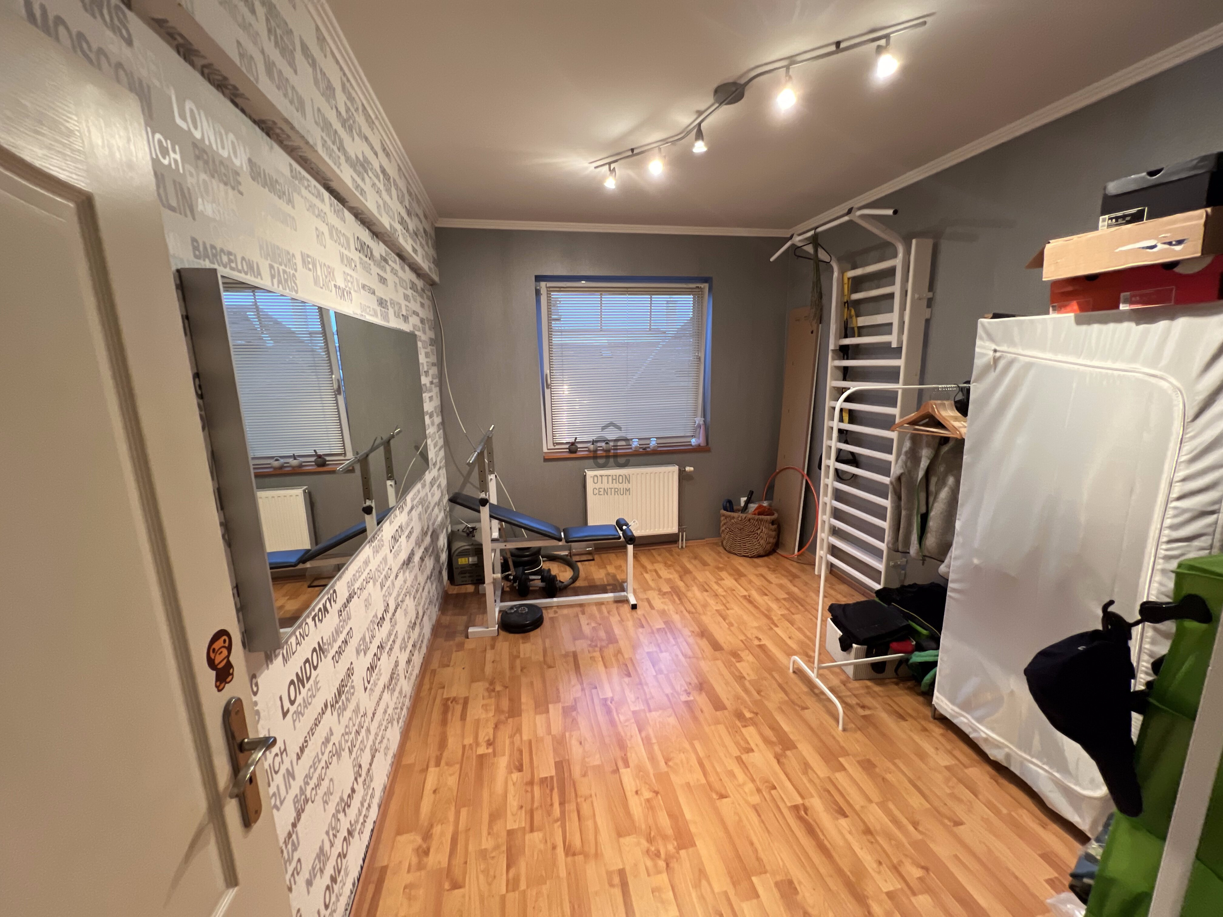 Gallery zoom image