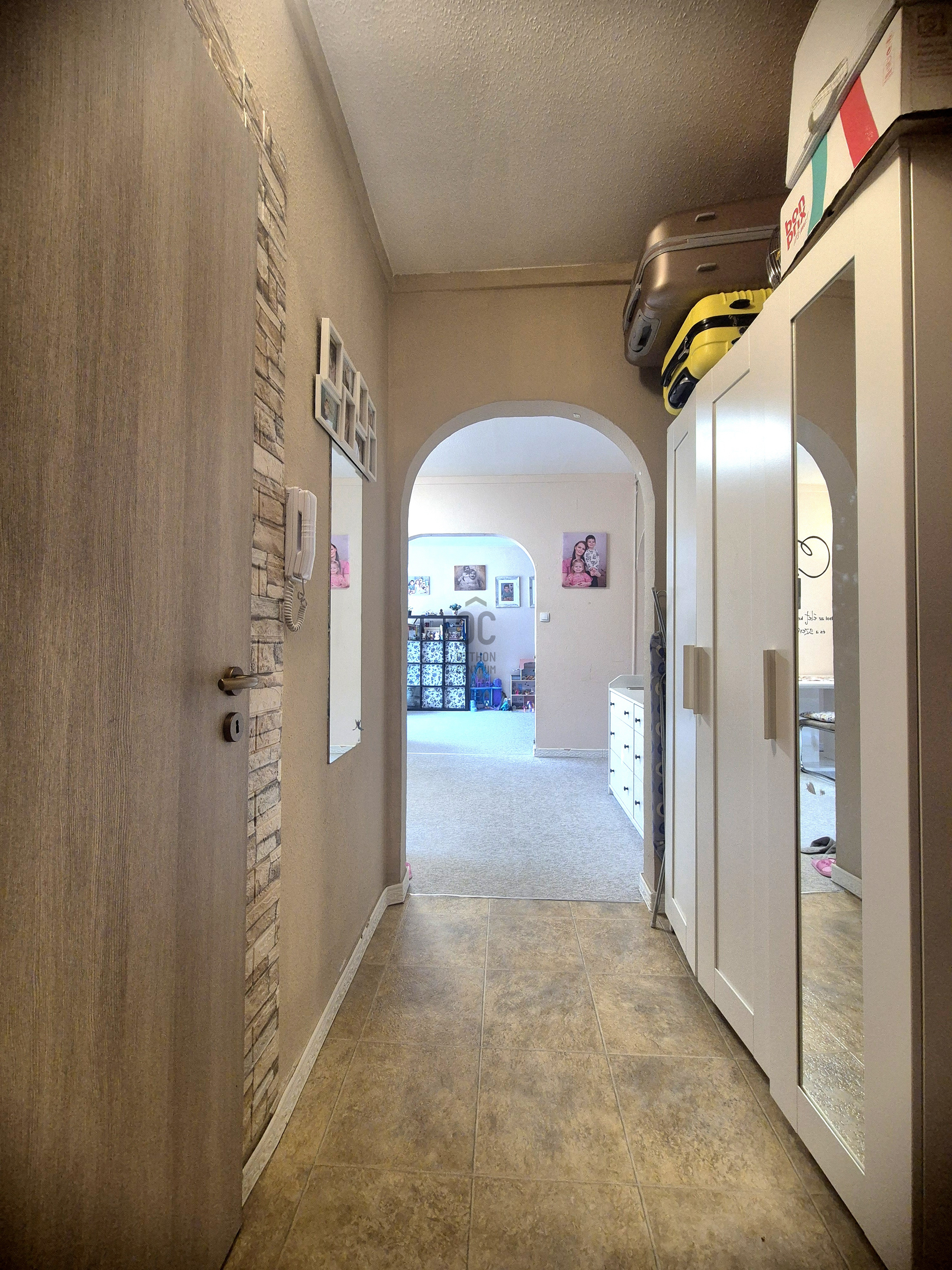 Gallery zoom image