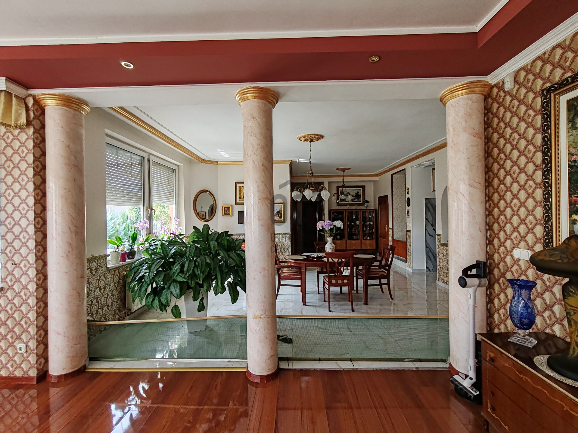 Gallery zoom image