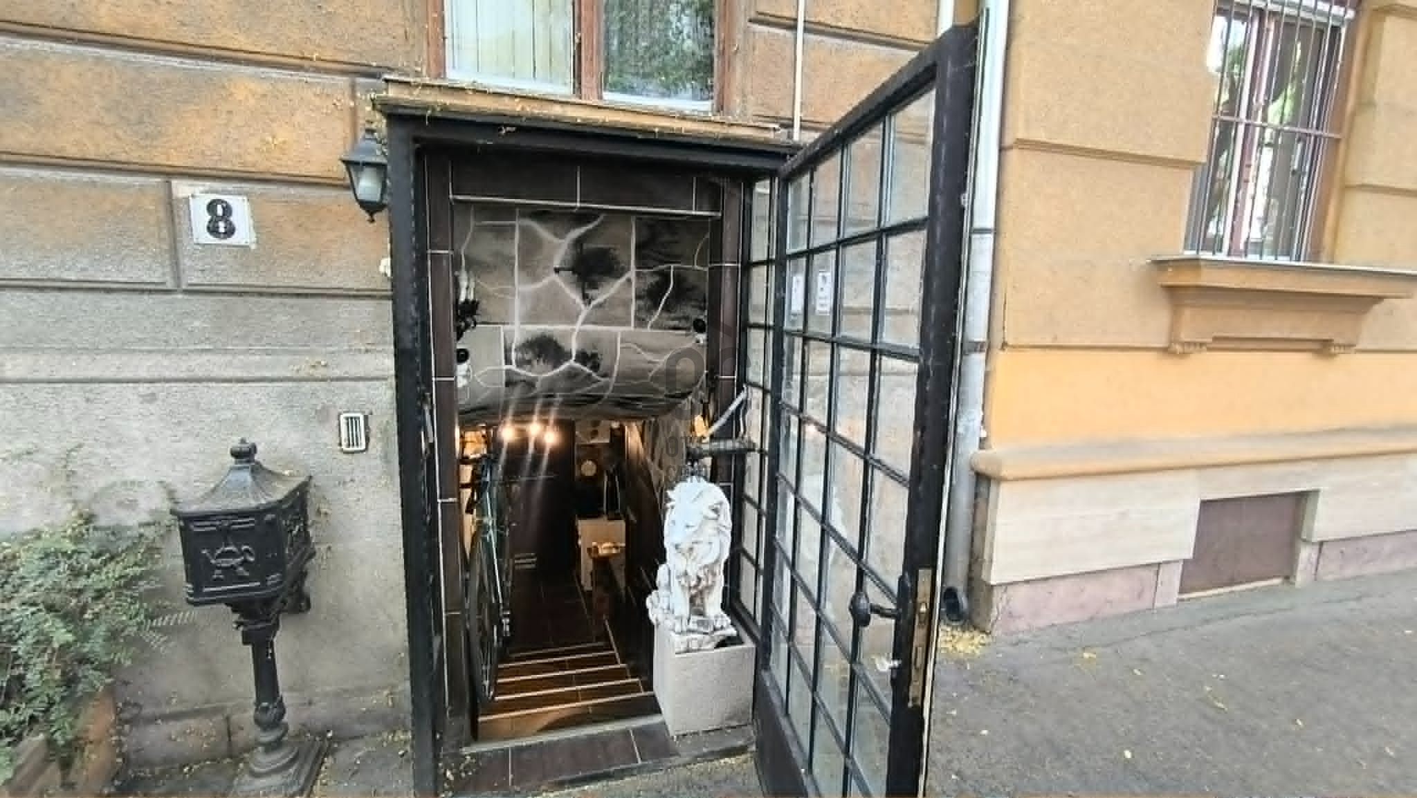 Gallery zoom image