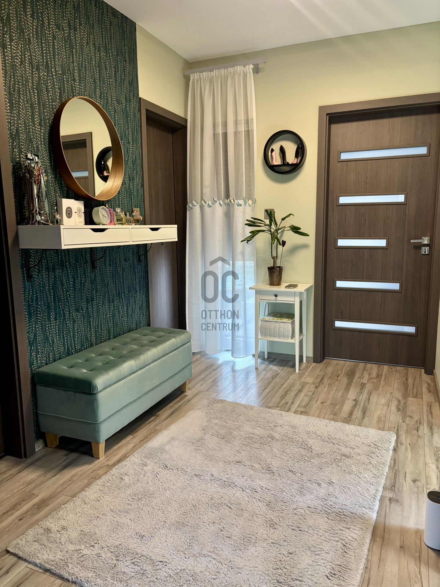 Gallery zoom image
