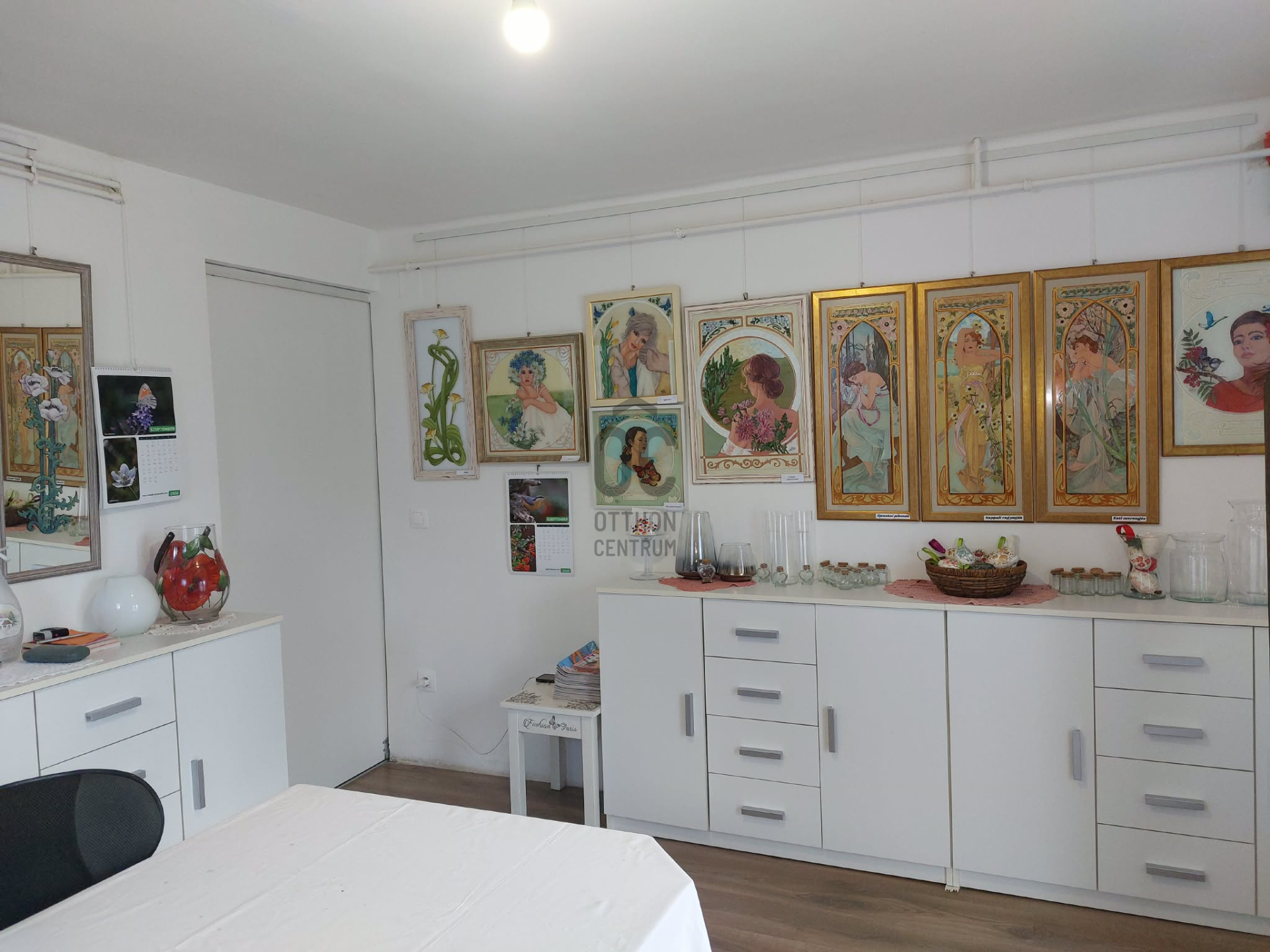 Gallery zoom image